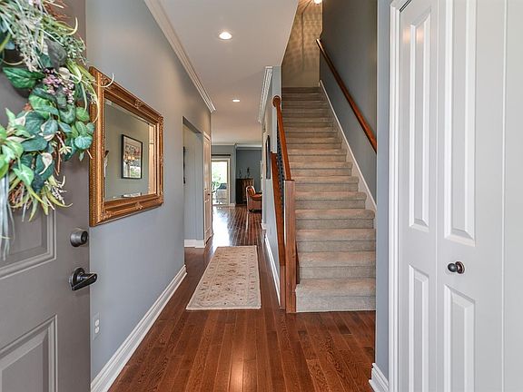 5th image of 246 Victoria Dr