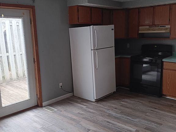 2nd image of 632 3rd St