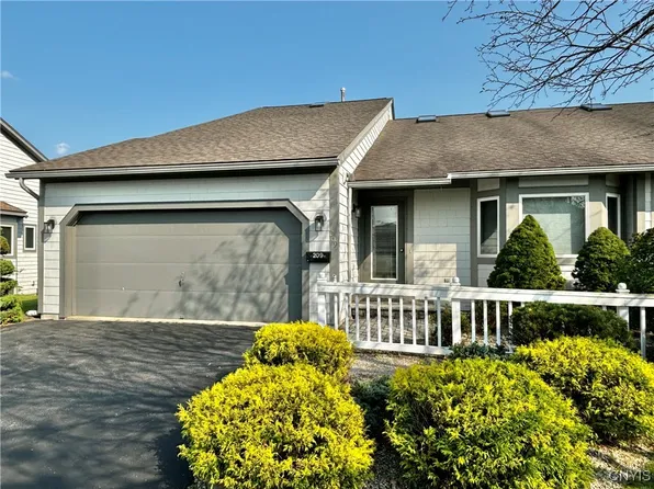 209 Summerhaven Dr S, East Syracuse, NY 13057