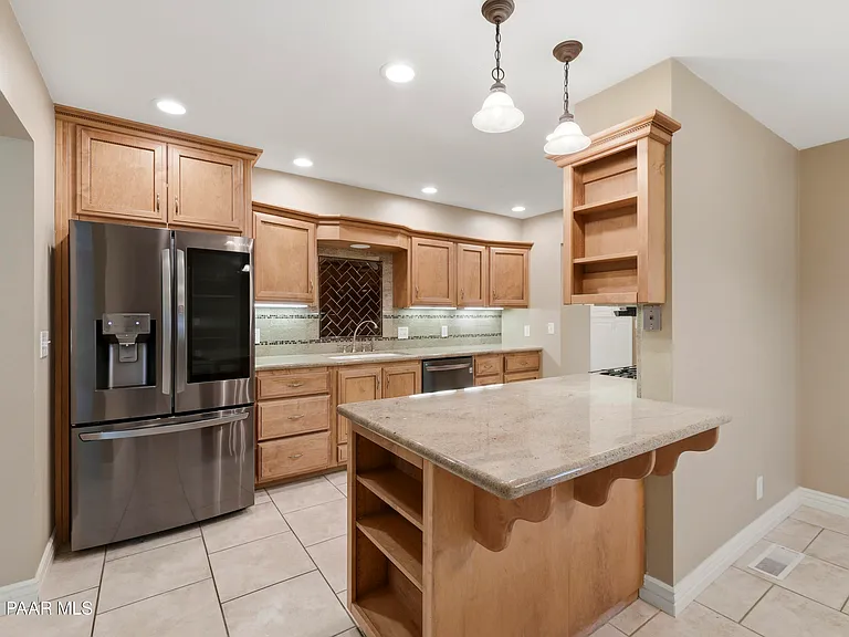1978 Catalpa Cir — Photo 11