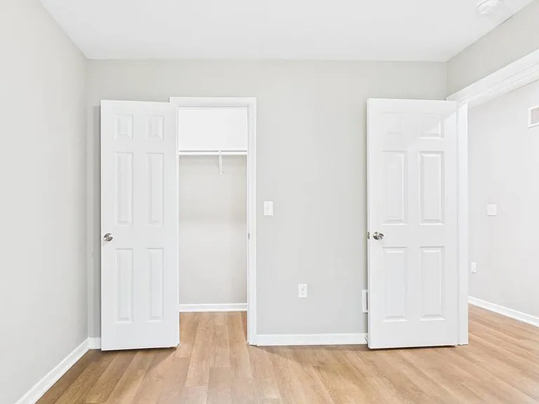306 W Market St — Photo 17