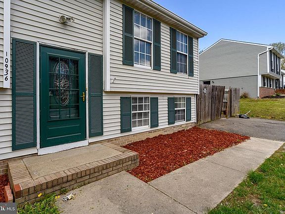 3rd image of 10936 Huntington Woods Cir