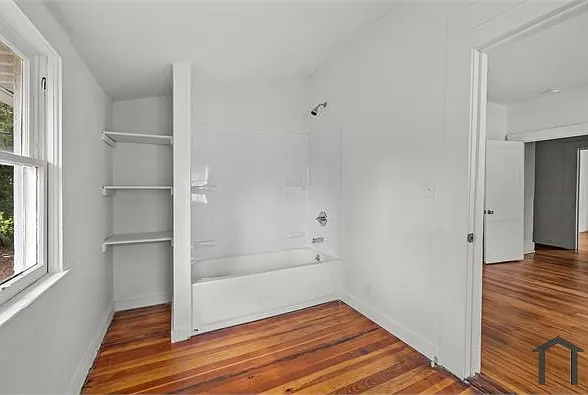 4 bed, $1,500 — Photo 2