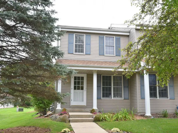 2070 Cliff Alex Ct S, Waukesha, WI 53189