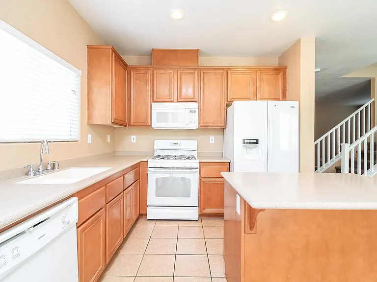 3740 Dustin Lee St — Photo 5