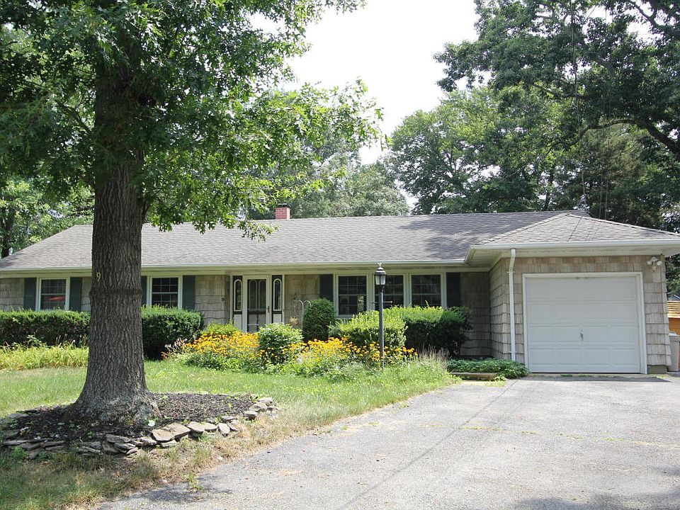1st image of 9 Drexel Ct