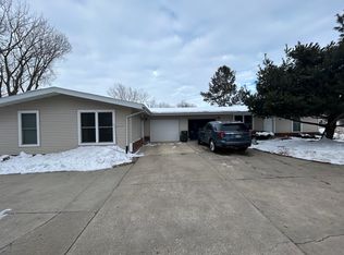 805 Stanwood Dr, Cedar Falls, IA 50613