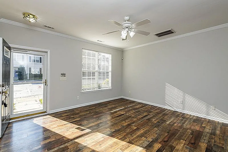 2 bed, 2.5 bath, 1146 sqft, $1,800 — Photo 4