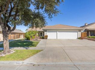 945 Cowhide Dr, Corona, CA 92882