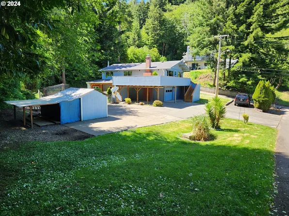 486 N 18th St, Reedsport, OR 97467