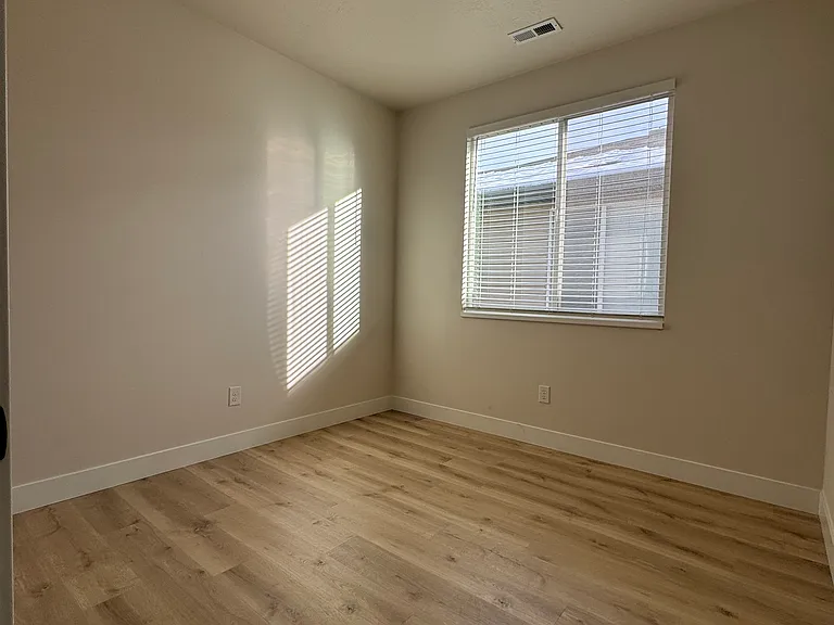 733 N Bradford Dr — Photo 9
