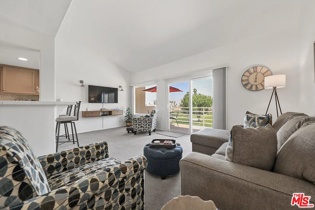 1 bed, 1.0 bath, 763 sqft, $3,200 — Photo 2
