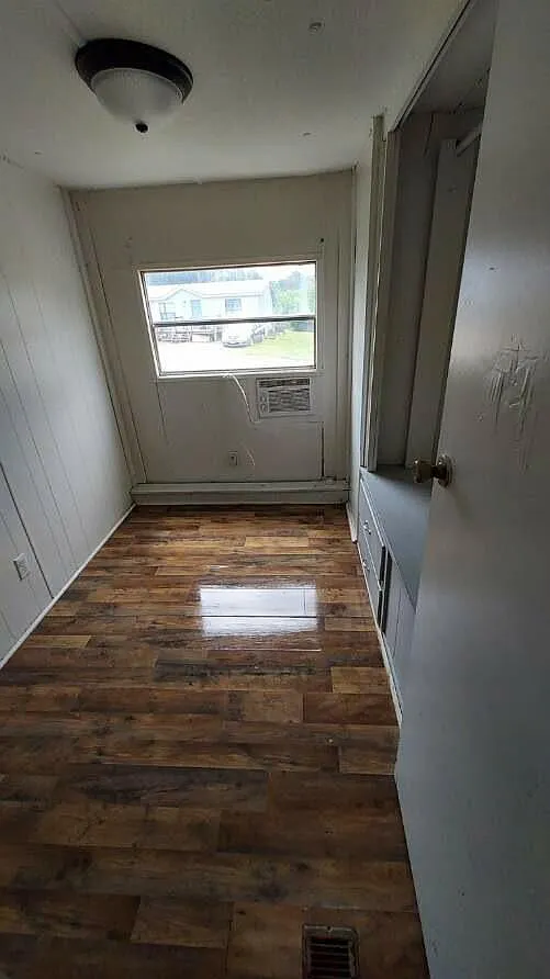 2 bed, 10 sqft, $650 — Photo 1