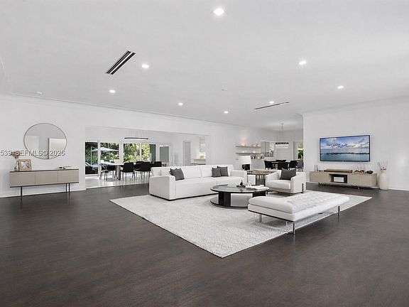 3rd image of 641 Island Rd