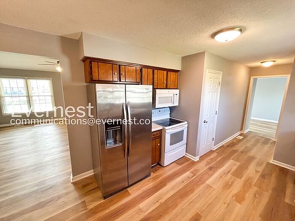 3rd image of 4225 Horseshoe Bend Trl