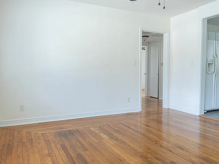 630 E Indiana Ave — Photo 5