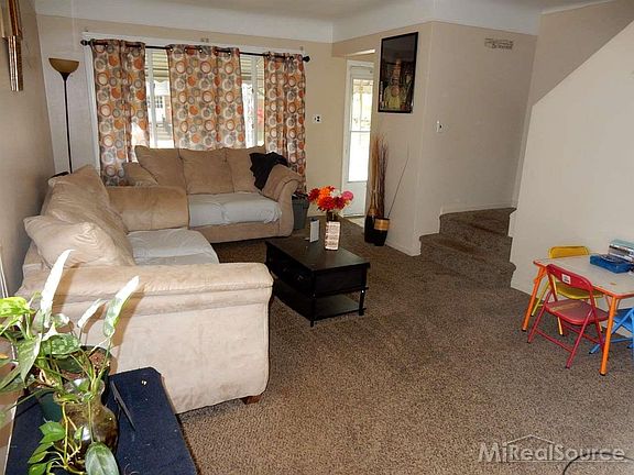 5th image of 26054 Pinehurst St