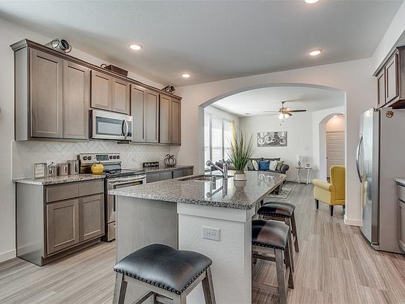 3rd image of 3528 Lilac Dr