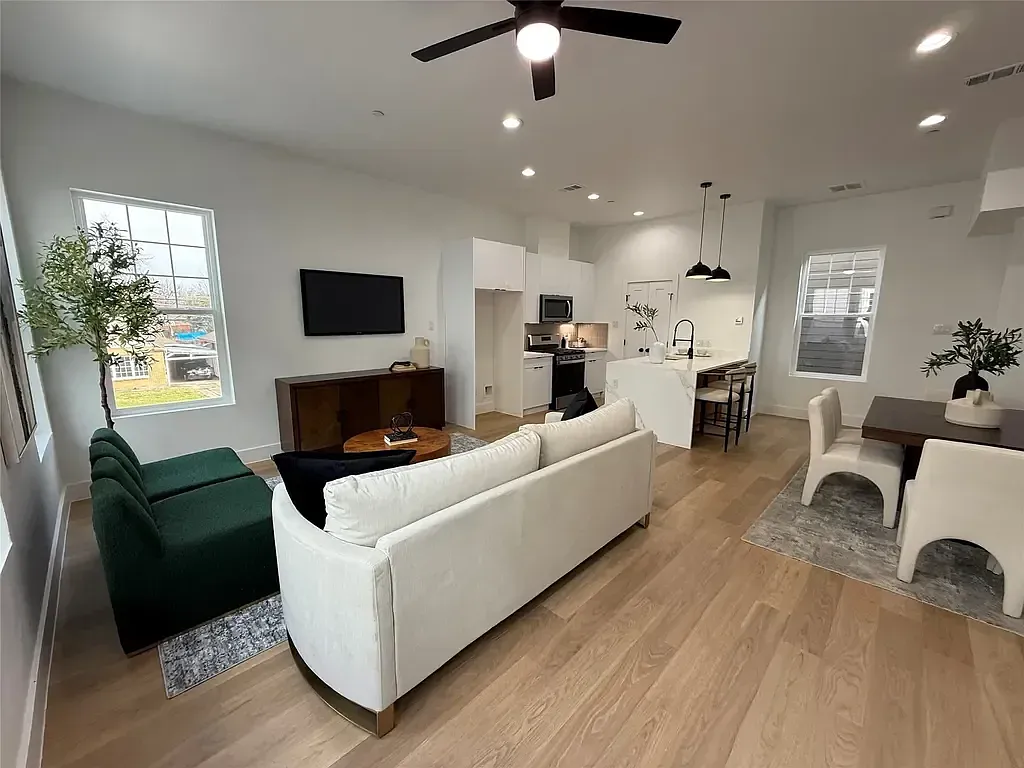 2 bed, 2.5 bath, 1380 sqft, $2,750 — Photo 2