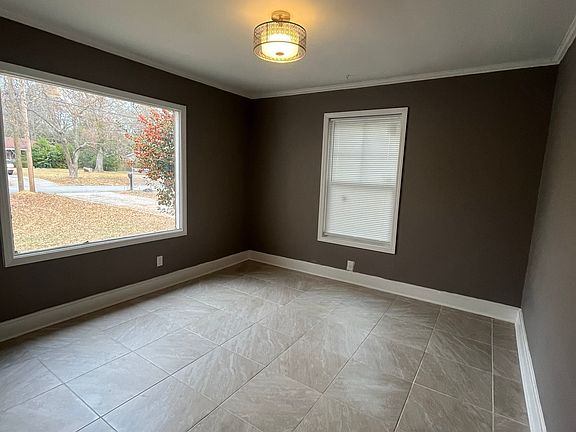 3rd image of 1570 Colonial Dr