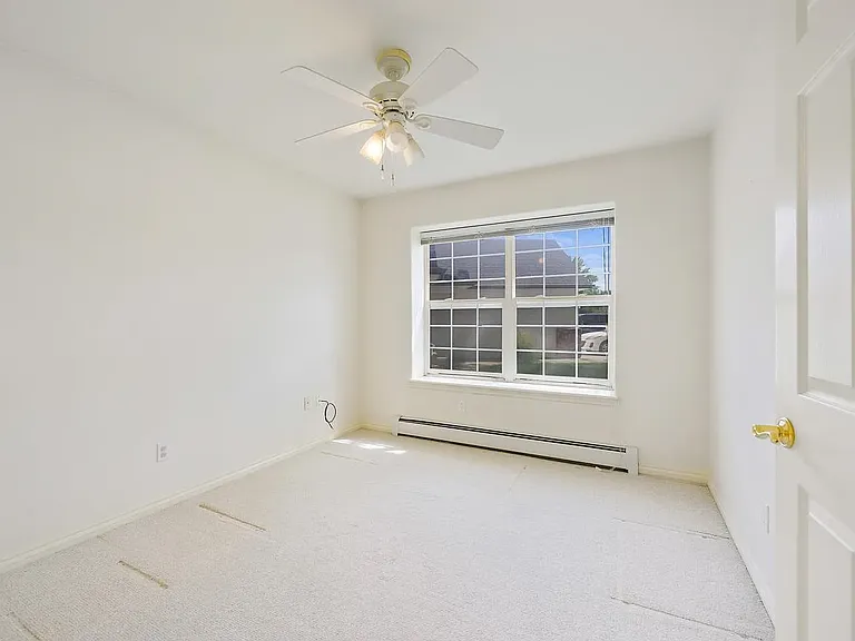 712 E Harbor Cir — Photo 13