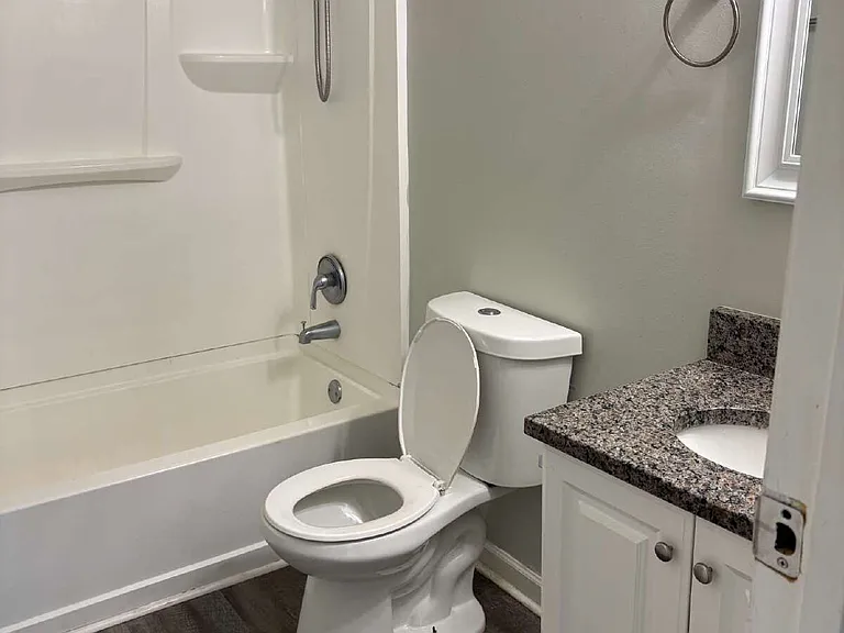 208 Woodcreek Dr #B-8 — Photo 18