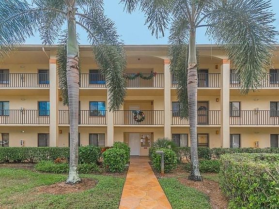 2nd image of 5776 Deauville Cir APT C306