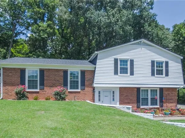 3310 Brookland Dr, Clemmons, NC 27012