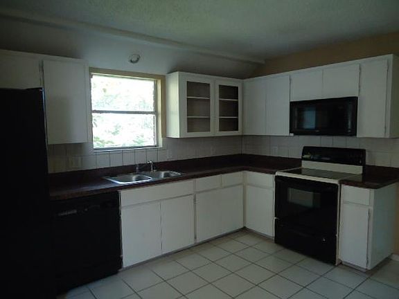 4th image of 3066 NW 32nd St