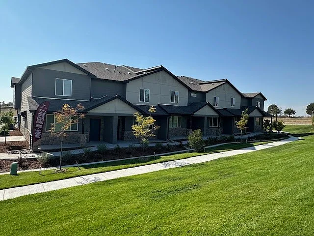 3 bed, 2.5 bath, 1712 sqft, $2,400 — Photo 4