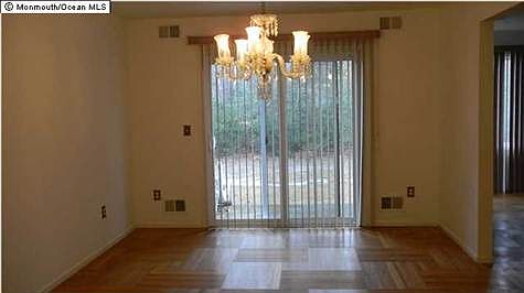 4th image of 221 Cloverdale Dr