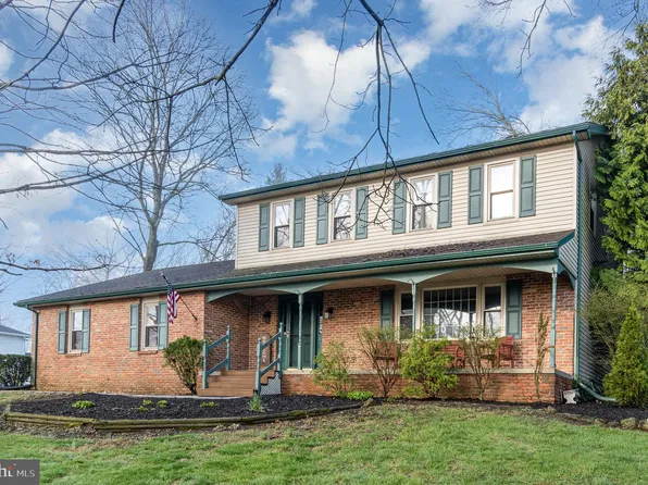 140 Hickory Rd, Carlisle, PA 17015