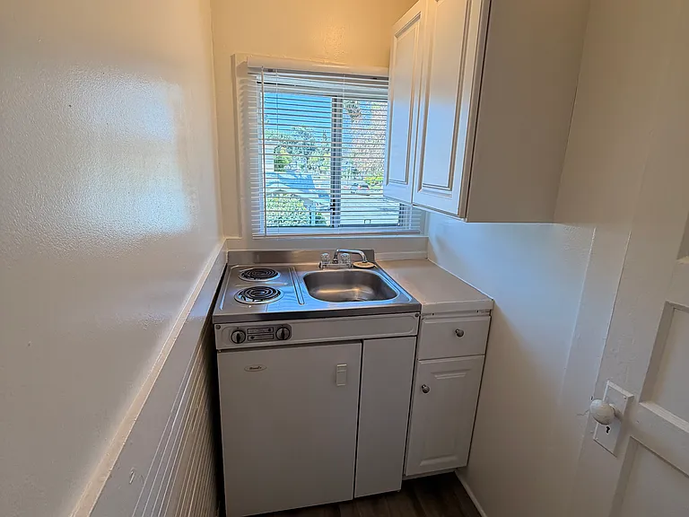 403 W Amerige Ave #5 — Photo 5