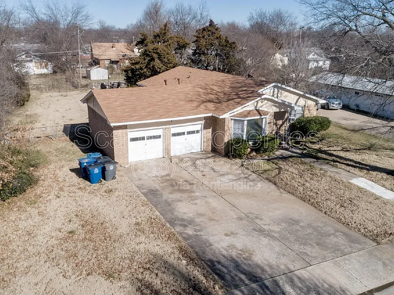 313 E Woodrow Pl — Photo 27