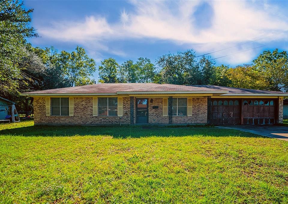 1st image of 120 Briar Ln