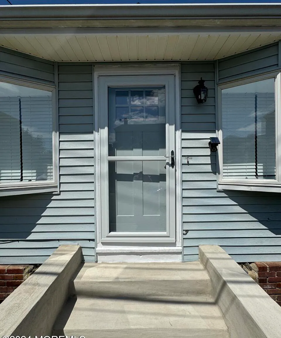2 bed, 1006 sqft, $3,420 — Photo 2