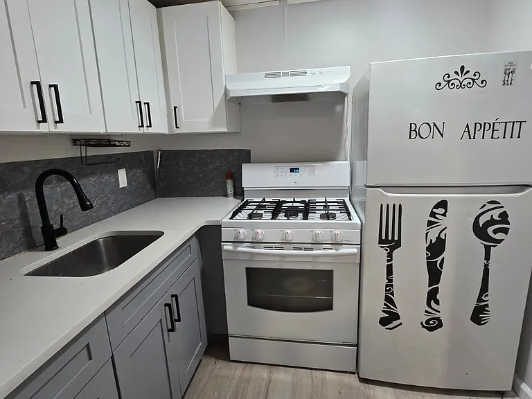 485 Lakeside Ave #1R — Photo 3
