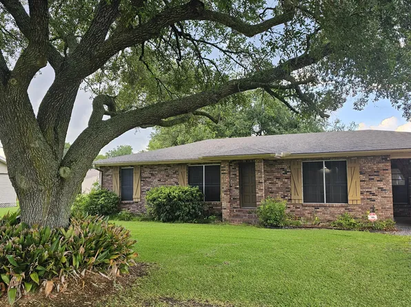 5605 Leona Dr, New Iberia, LA 70560