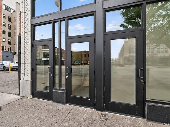 3rd image of 3139 Woodward Ave Unit 1