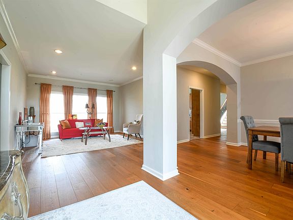 3rd image of 9412 Falcon Hill Dr