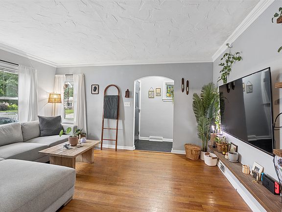5th image of 809 10th St