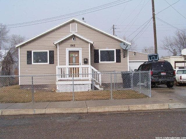 1st image of 842 Jefferson St