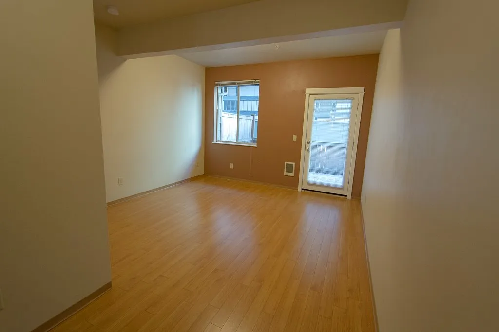 Building Photo - 648 E 17th Ave #1-20