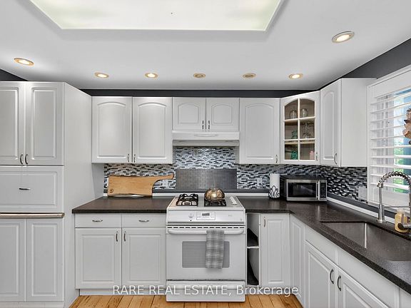 4th image of 82 Huronwoods Dr
