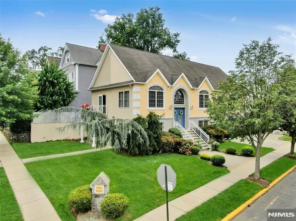 424 Page Ave, Lyndhurst, NJ 07071