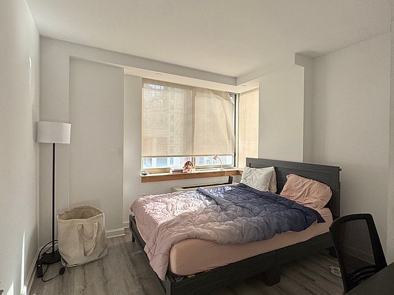 4th image of 35 W 33rd St APT 19F