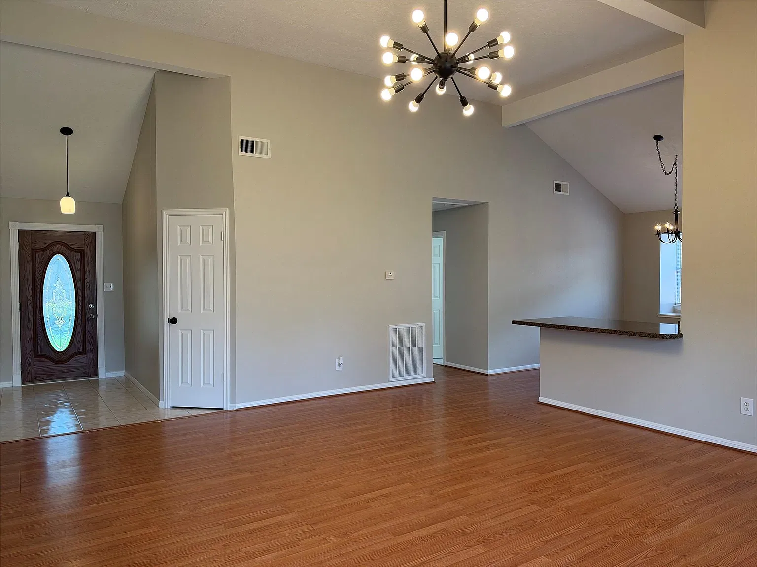 3 bed, 2.0 bath, 1410 sqft, $1,950 — Photo 4