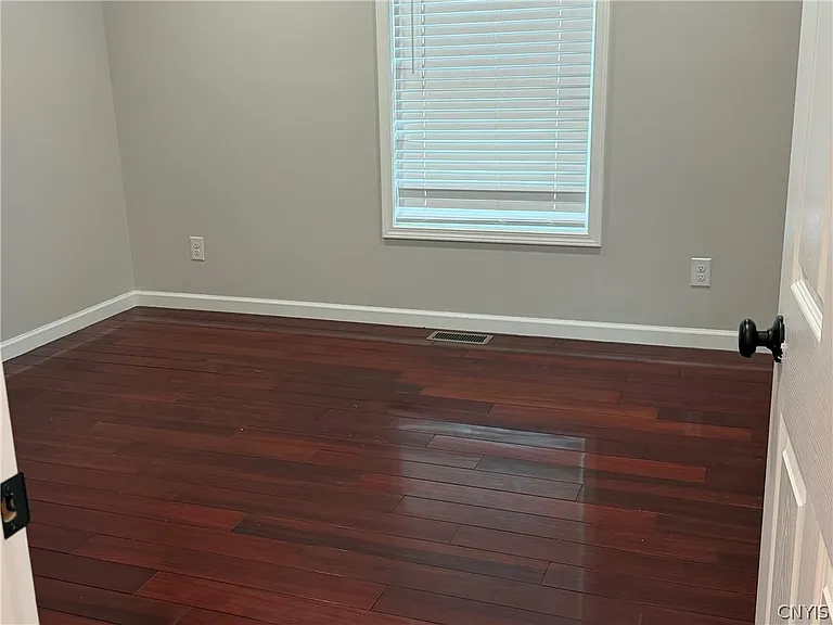 923 Emmett St — Photo 10