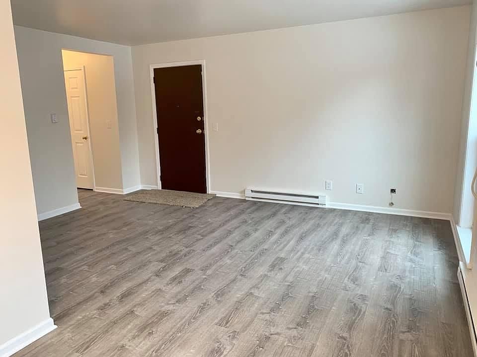 1st image of 1005 Quail Dr APT 205