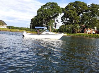 Sculling Oar Ln, Kilmarnock, VA 22482